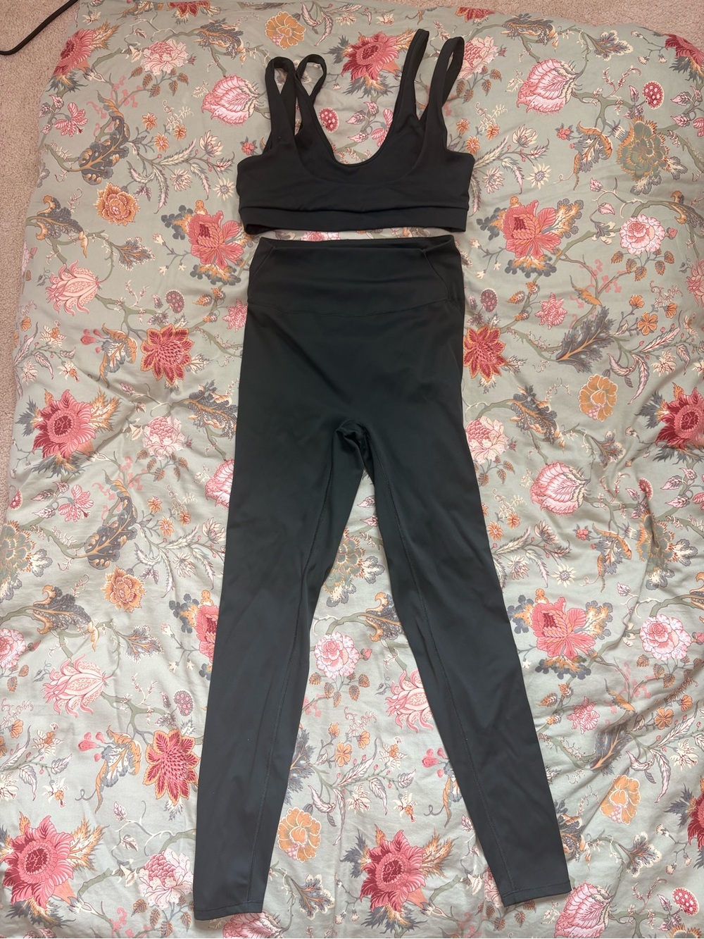 SKIMS Dark Teal Sports Bra & Legging Set - Picture 5 of 6